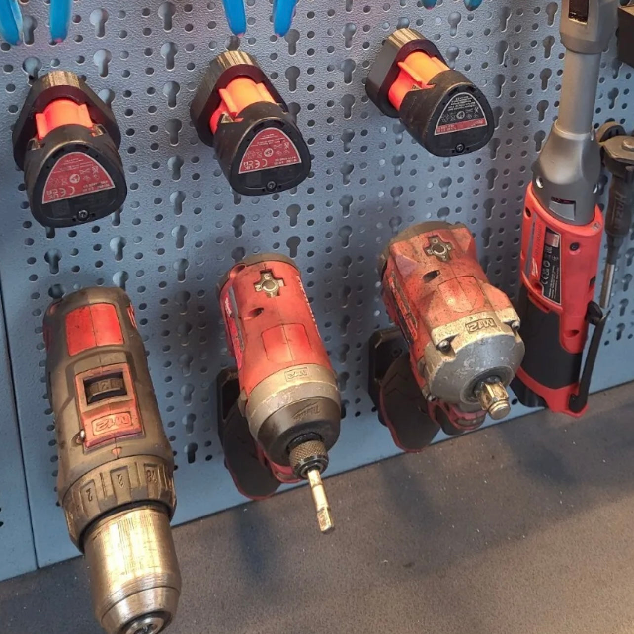 machine holder battery compartment (for Milwaukee M12)